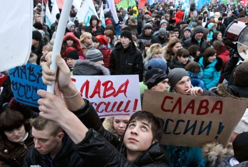 В Москве на Манежке единороссы выразили поддержку Путину