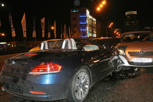 Известный священник за рулем спорткара BMW с дипномерами совершил ДТП в центре Москвы Известный священник за рулем спорткара BMW с дипномерами совершил ДТП в центре Москвы