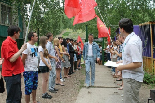 «Комсомольский привет нашему депутату!» «Комсомольский привет нашему депутату!»