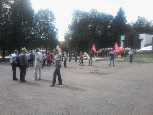 Активисты «Антикроношпан» покинули митинг КПРФ Активисты «Антикроношпан» покинули митинг КПРФ