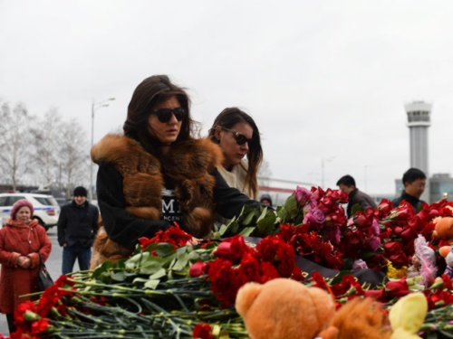 В России и Британии вспоминают погибших в авиакатастрофе в Казани