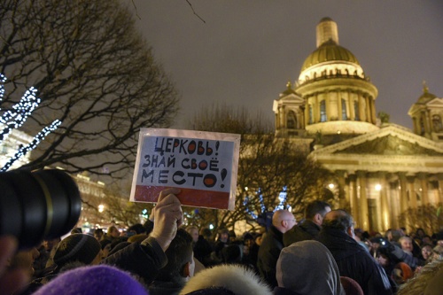 Проглотят как мост Кадырова? В Петербурге прошел митинг против передачи Исаакиевского собора РПЦ Проглотят как мост Кадырова? В Петербурге прошел митинг против передачи Исаакиевского собора РПЦ
