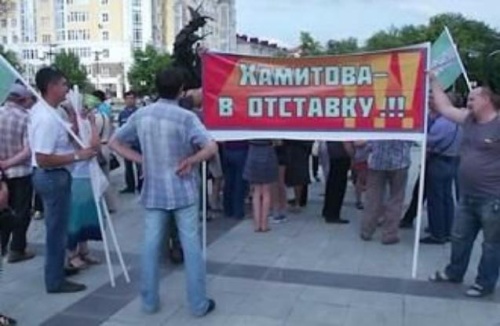 Участники митинга за отставку Хамитова рассказали о причинах своего участия Участники митинга за отставку Хамитова рассказали о причинах своего участия