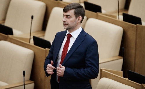 Совесть замучила, или столба боится?